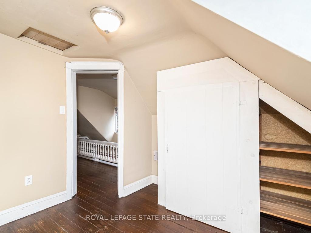 









44


Arthur

Avenue North,
Hamilton,




ON
L8L 6C5

