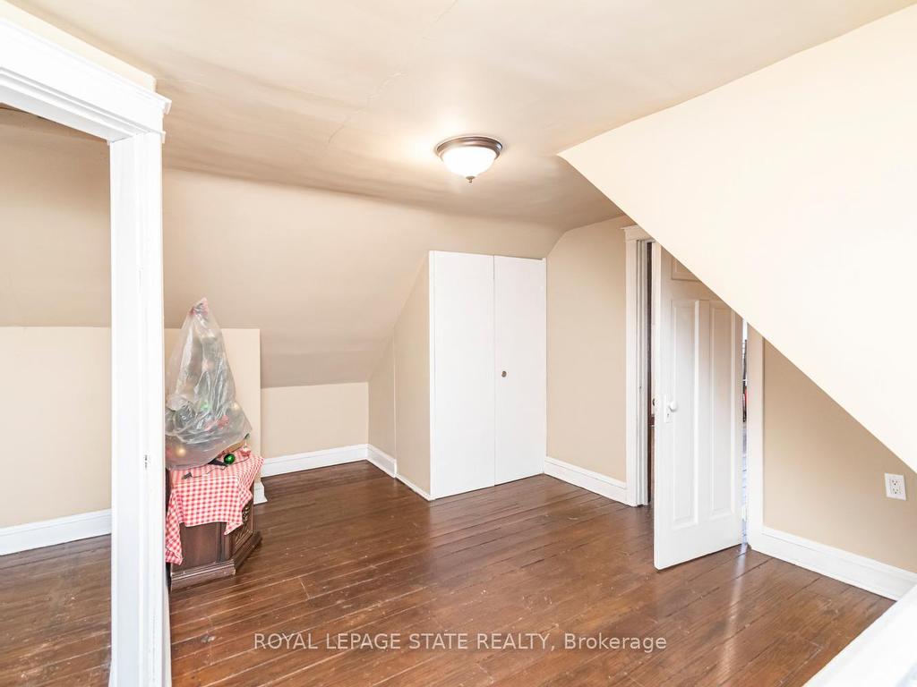 









44


Arthur

Avenue North,
Hamilton,




ON
L8L 6C5

