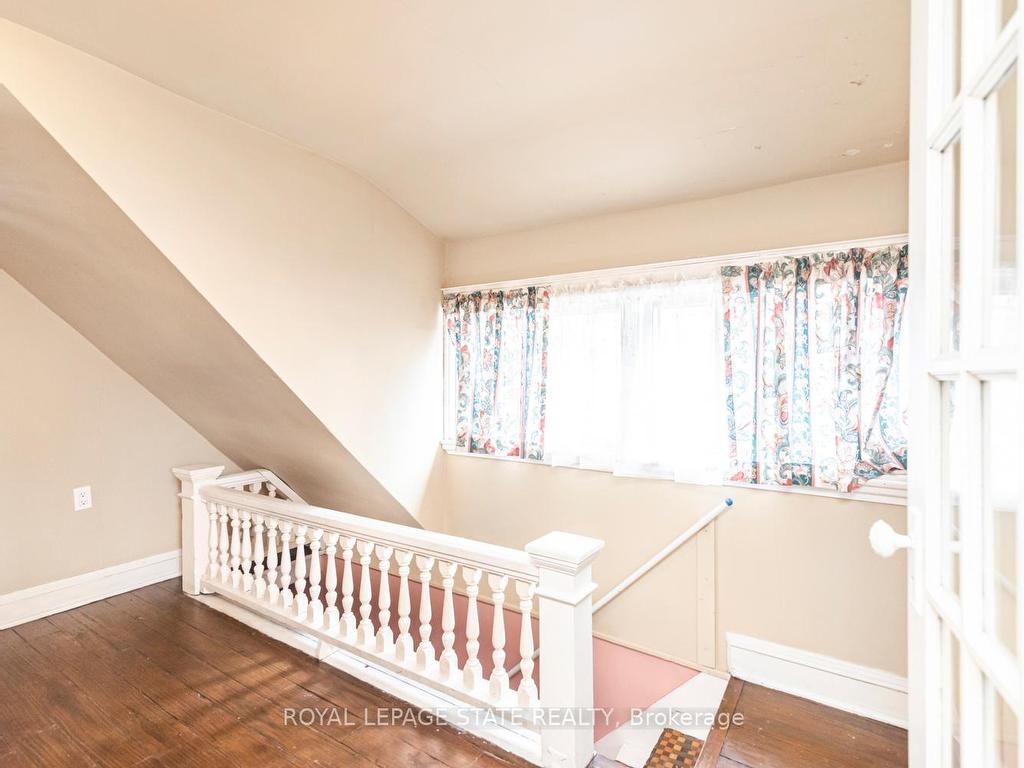 









44


Arthur

Avenue North,
Hamilton,




ON
L8L 6C5

