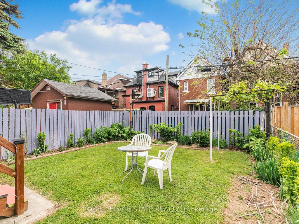 









44


Arthur

Avenue North,
Hamilton,




ON
L8L 6C5

