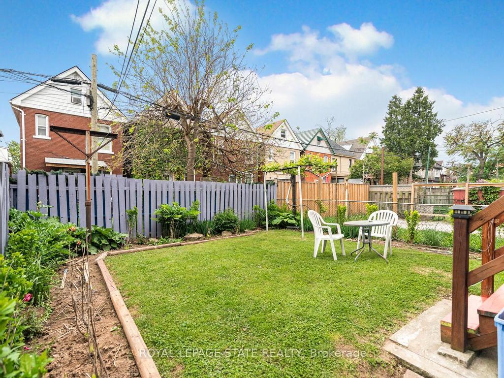 









44


Arthur

Avenue North,
Hamilton,




ON
L8L 6C5

