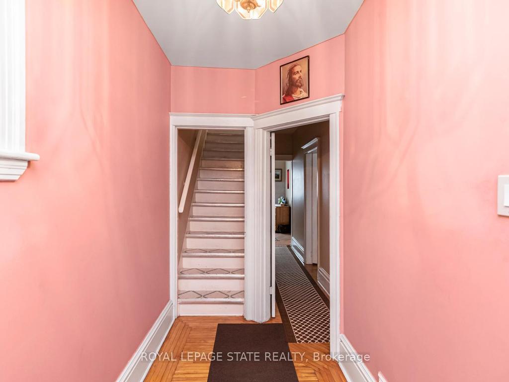 









44


Arthur

Avenue North,
Hamilton,




ON
L8L 6C5

