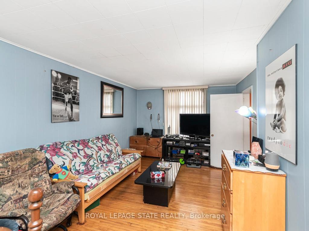 









44


Arthur

Avenue North,
Hamilton,




ON
L8L 6C5

