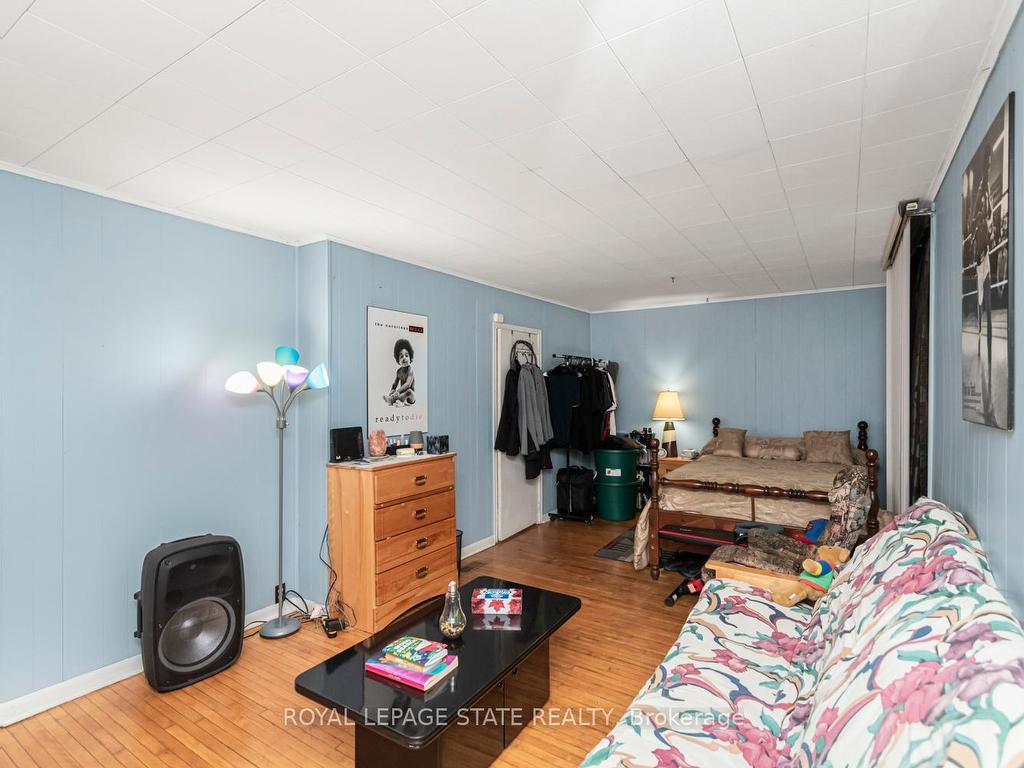 









44


Arthur

Avenue North,
Hamilton,




ON
L8L 6C5

