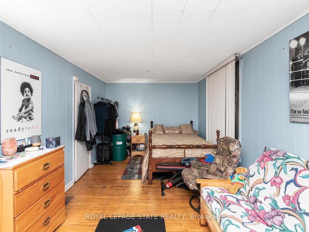 









44


Arthur

Avenue North,
Hamilton,




ON
L8L 6C5

