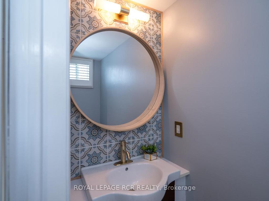 









31


Luther

Road,
East Luther Grand Valley,




ON
L9W 5R1

