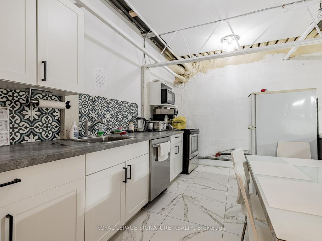 









20


Hanlan

Road, 6&7,
Vaughan,




ON
L4L 3P6

