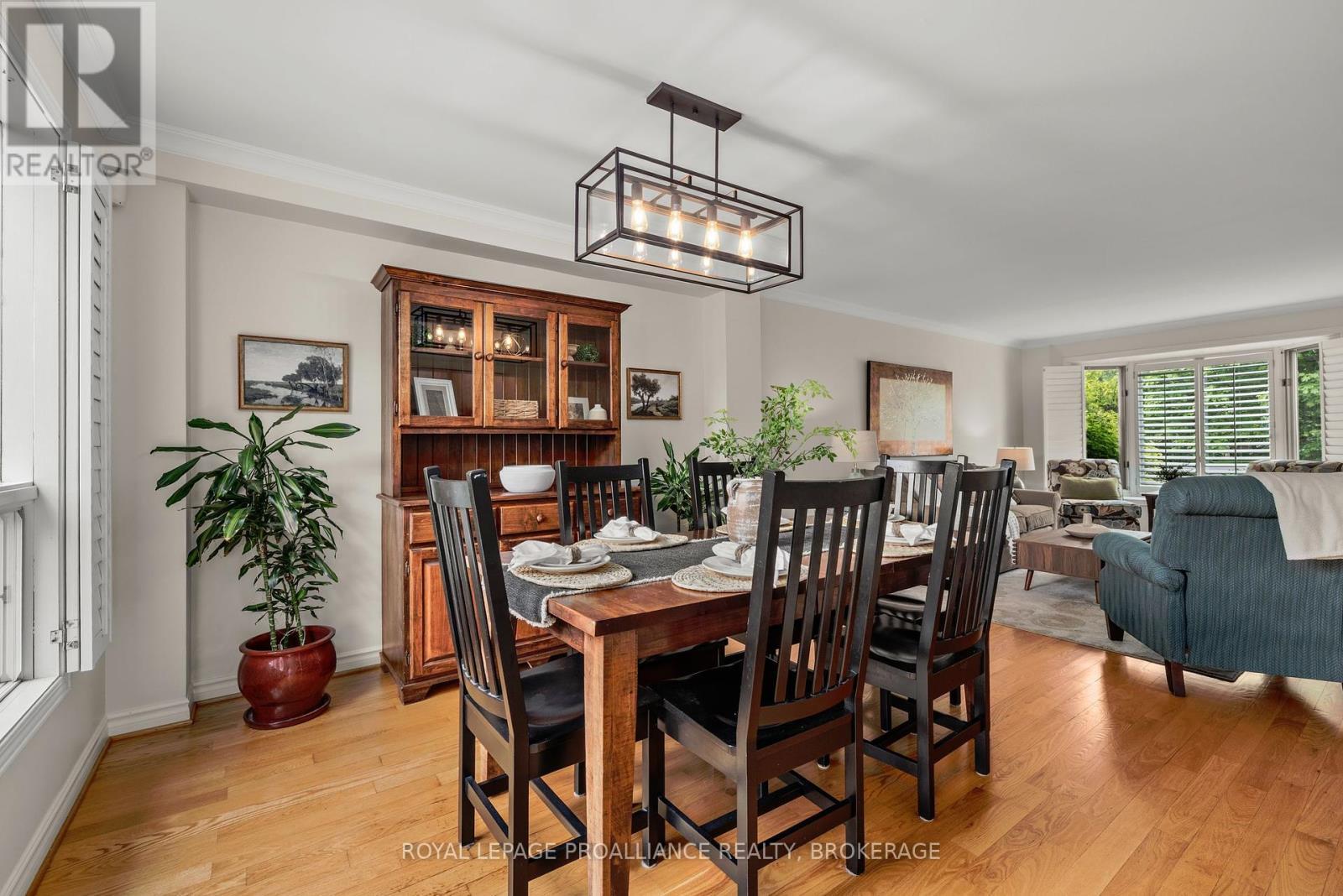 












11 GLENWOOD COURT

,
Kingston (Central City West),




Ontario
K7M7G1

