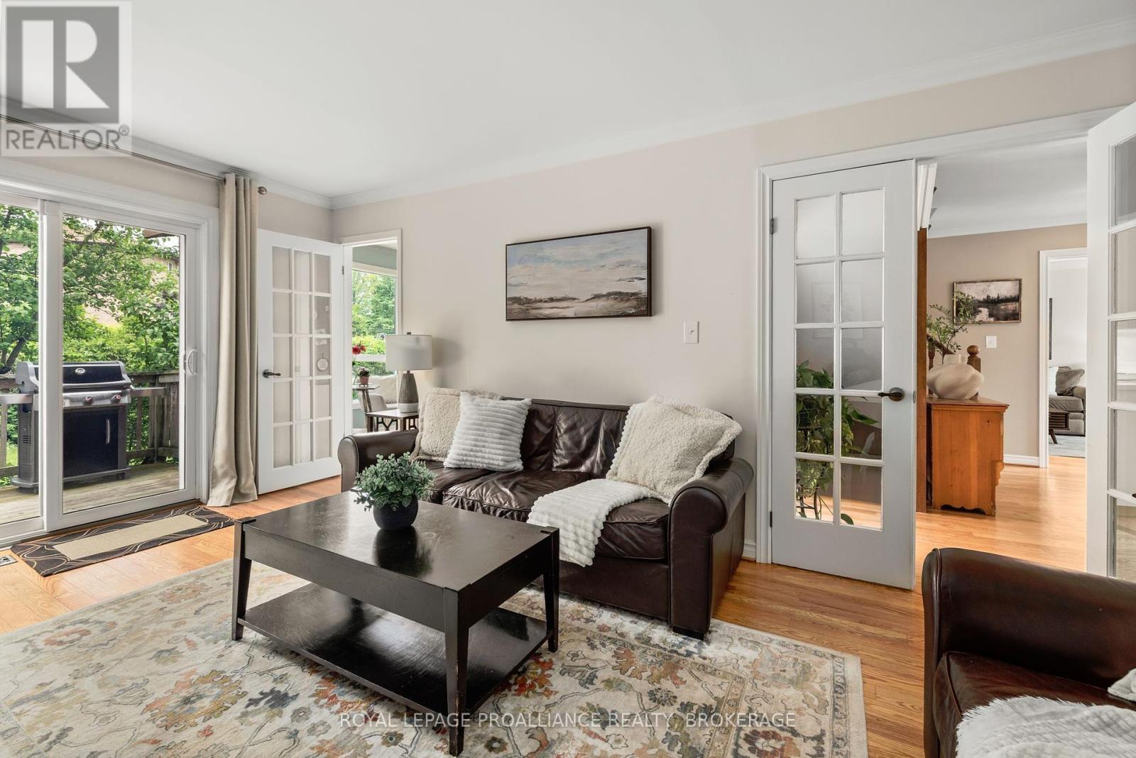 












11 GLENWOOD COURT

,
Kingston (Central City West),




Ontario
K7M7G1

