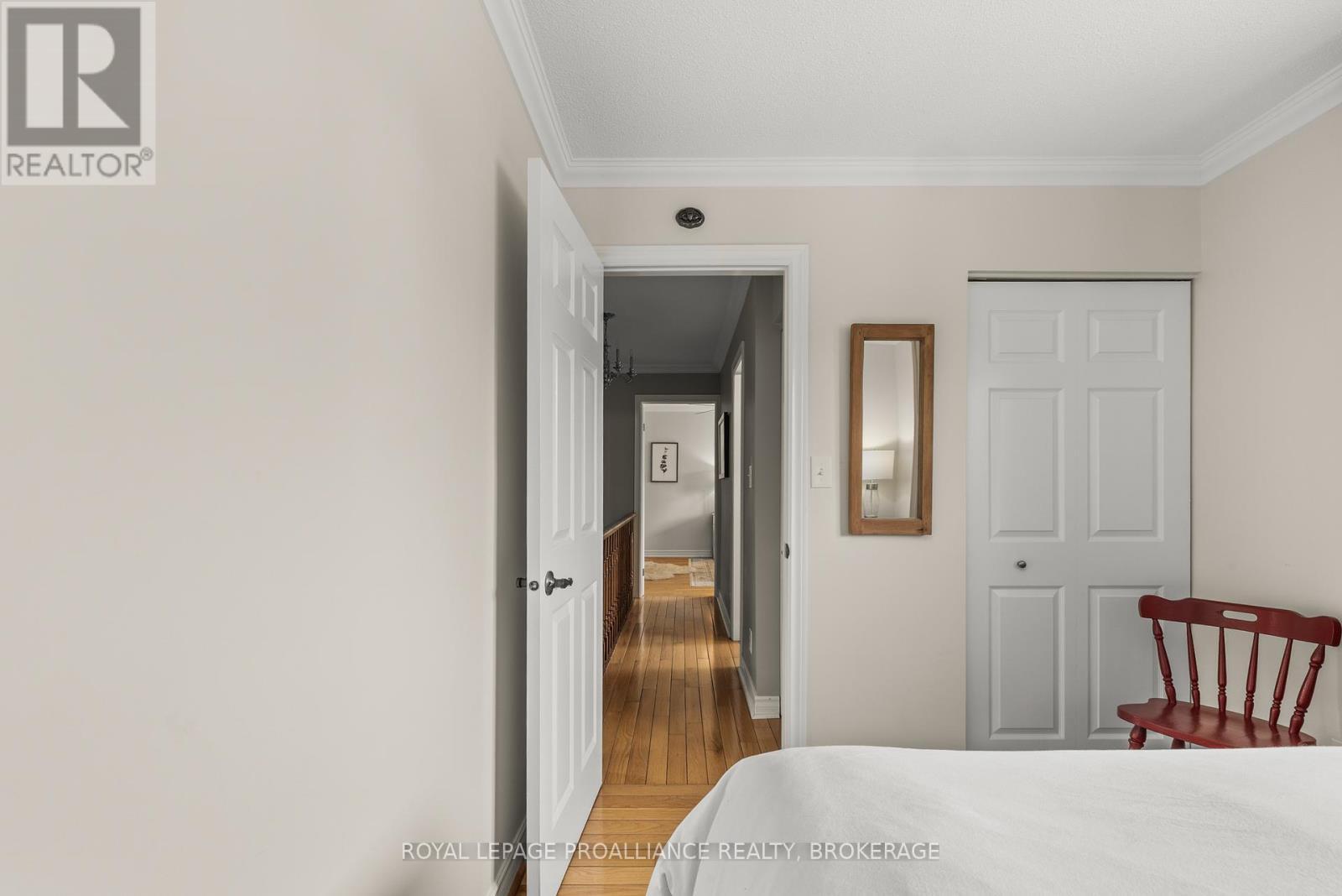 












11 GLENWOOD COURT

,
Kingston (Central City West),




Ontario
K7M7G1

