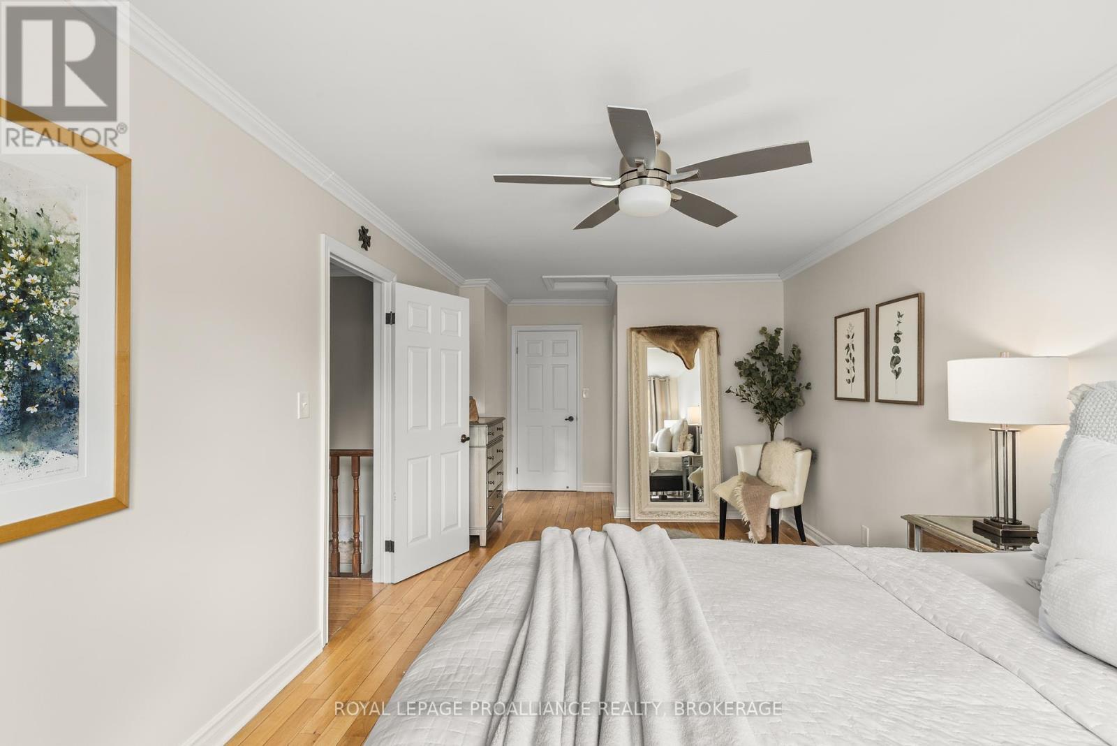 












11 GLENWOOD COURT

,
Kingston (Central City West),




Ontario
K7M7G1

