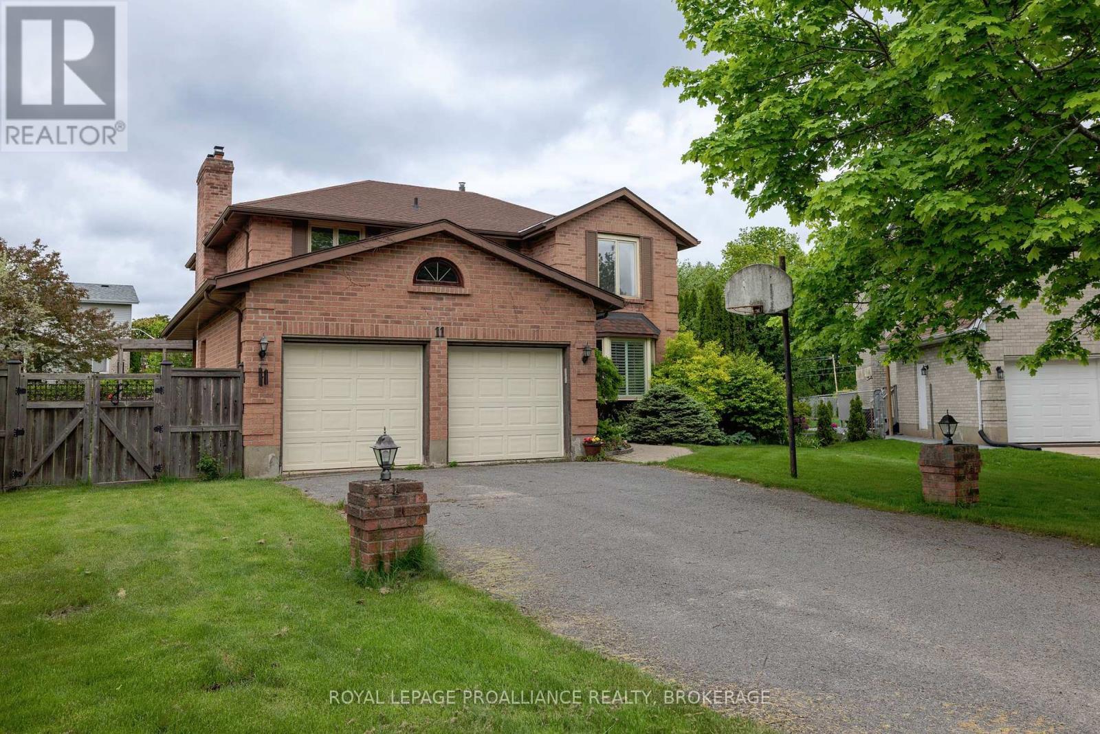












11 GLENWOOD COURT

,
Kingston (Central City West),




Ontario
K7M7G1

