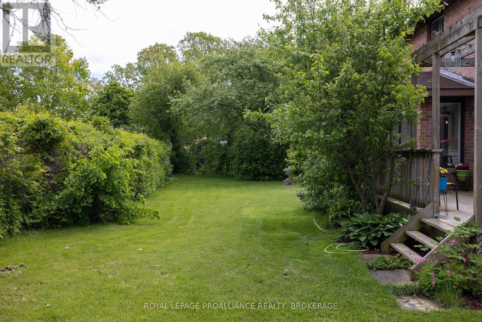 












11 GLENWOOD COURT

,
Kingston (Central City West),




Ontario
K7M7G1

