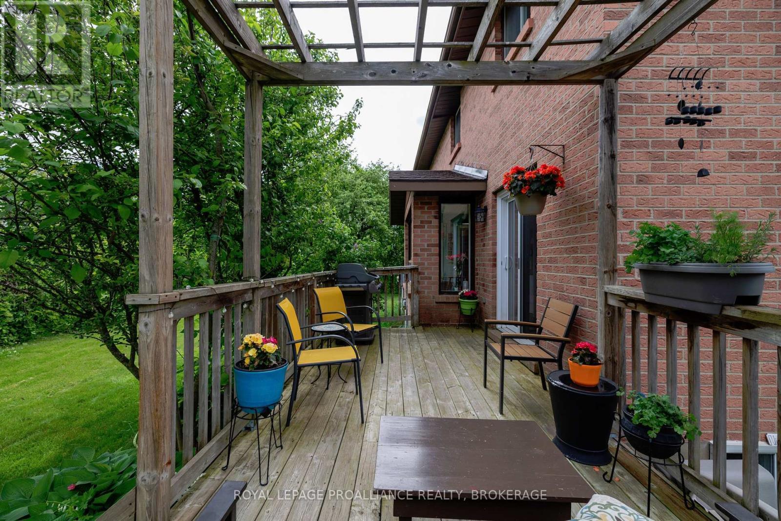 












11 GLENWOOD COURT

,
Kingston (Central City West),




Ontario
K7M7G1

