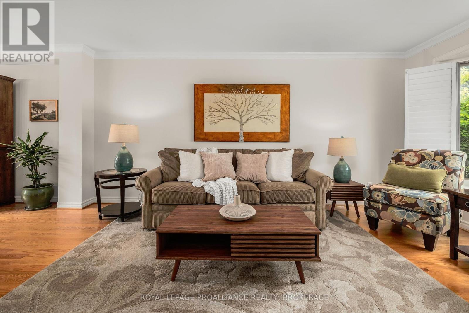 












11 GLENWOOD COURT

,
Kingston (Central City West),




Ontario
K7M7G1

