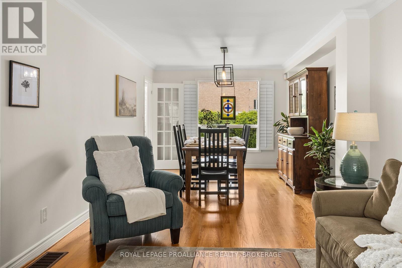 












11 GLENWOOD COURT

,
Kingston (Central City West),




Ontario
K7M7G1

