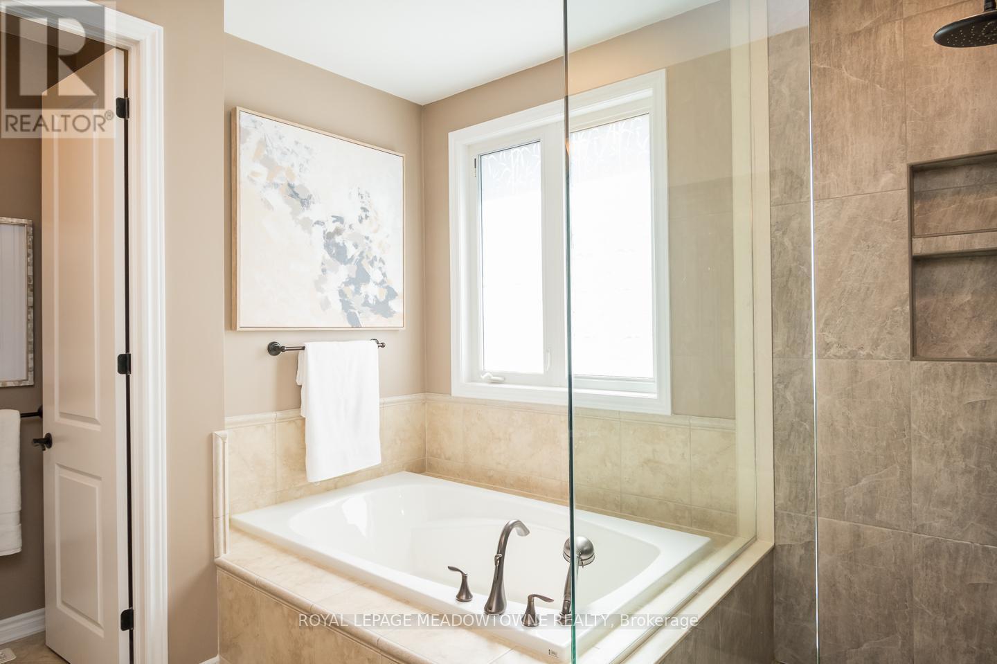 












2 - 485 PRINGLE AVENUE

,
Milton,




Ontario
L9T8A9

