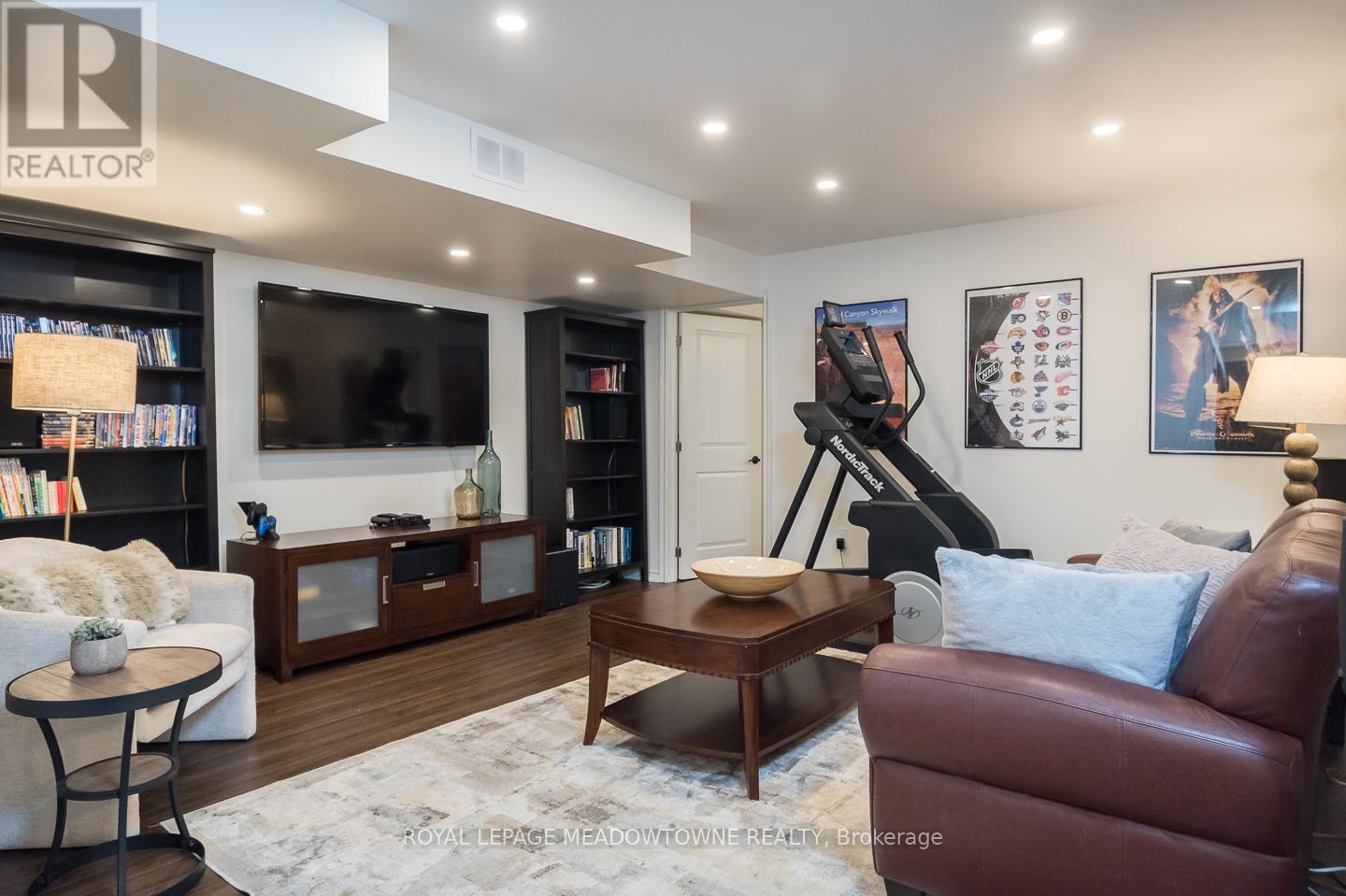 












2 - 485 PRINGLE AVENUE

,
Milton,




Ontario
L9T8A9

