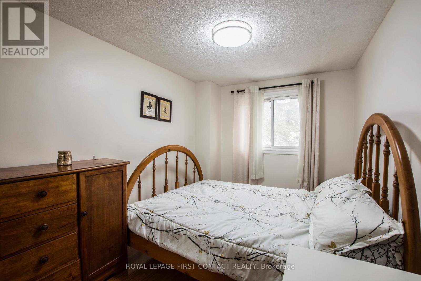 












4 - 261 ROSE STREET

,
Barrie,




Ontario
L4M2V3

