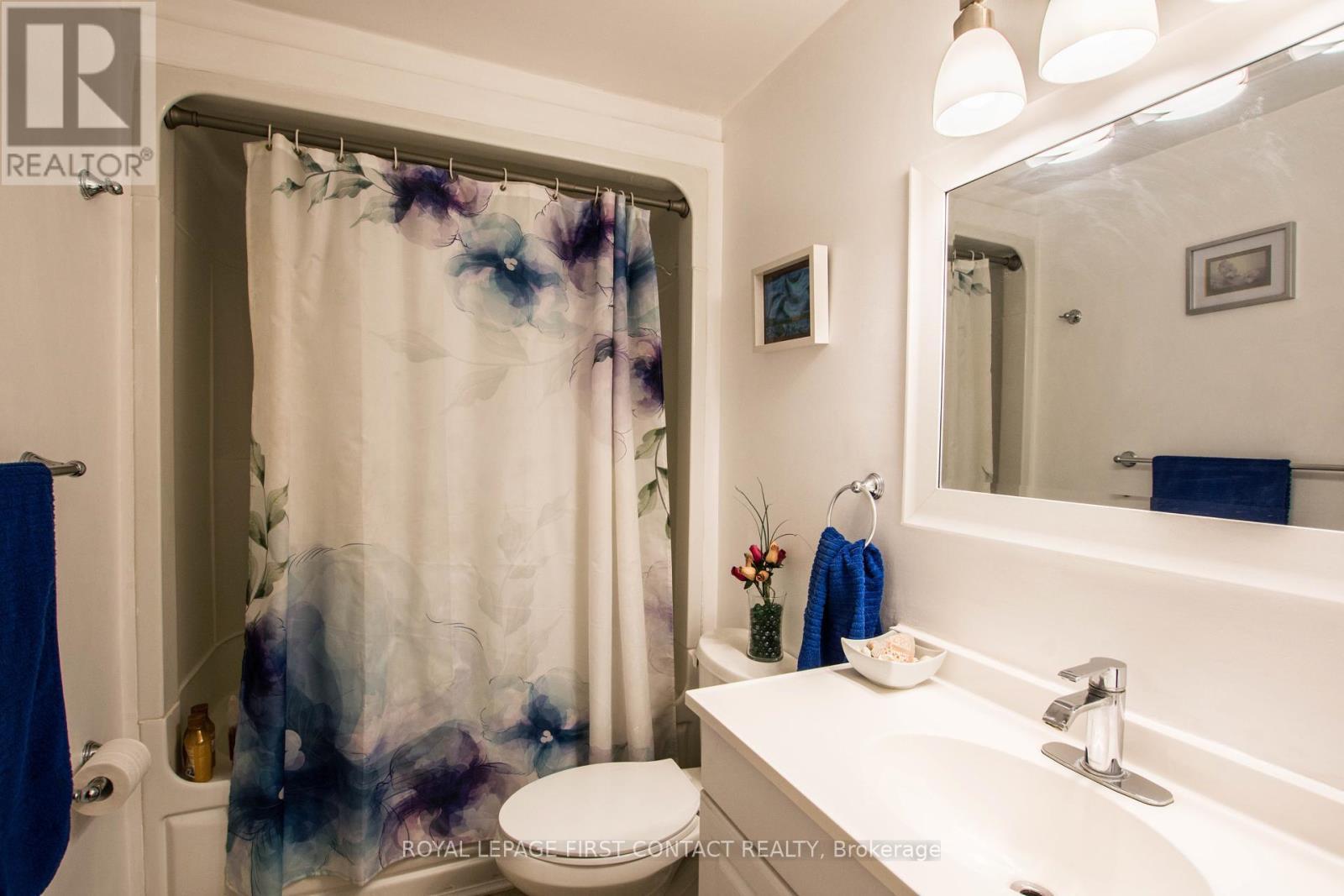 












4 - 261 ROSE STREET

,
Barrie,




Ontario
L4M2V3

