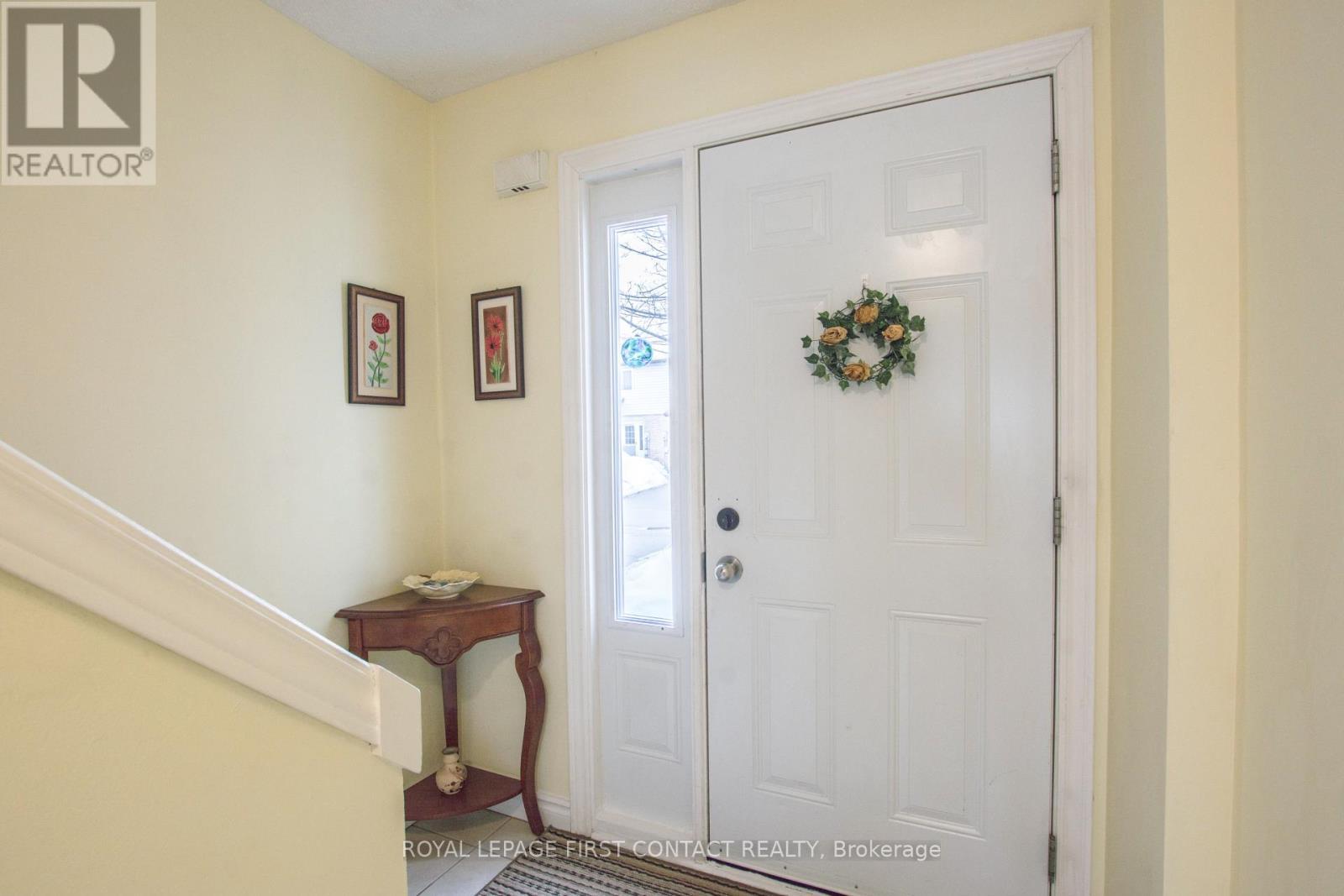












4 - 261 ROSE STREET

,
Barrie,




Ontario
L4M2V3


