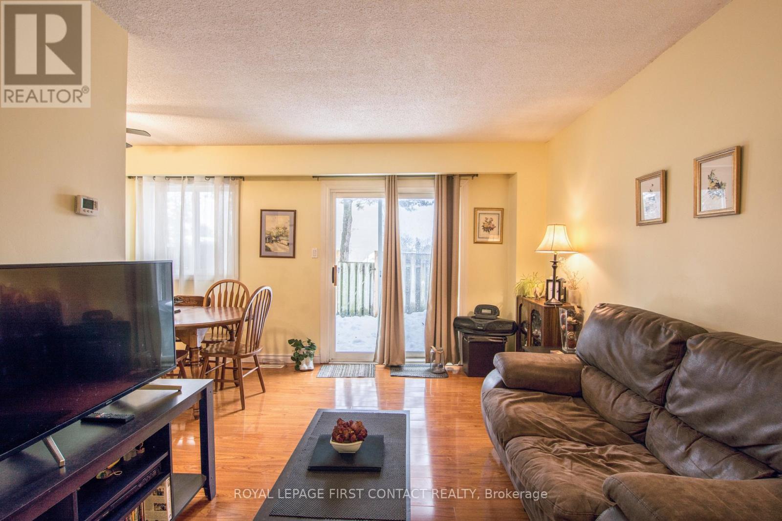 












4 - 261 ROSE STREET

,
Barrie,




Ontario
L4M2V3

