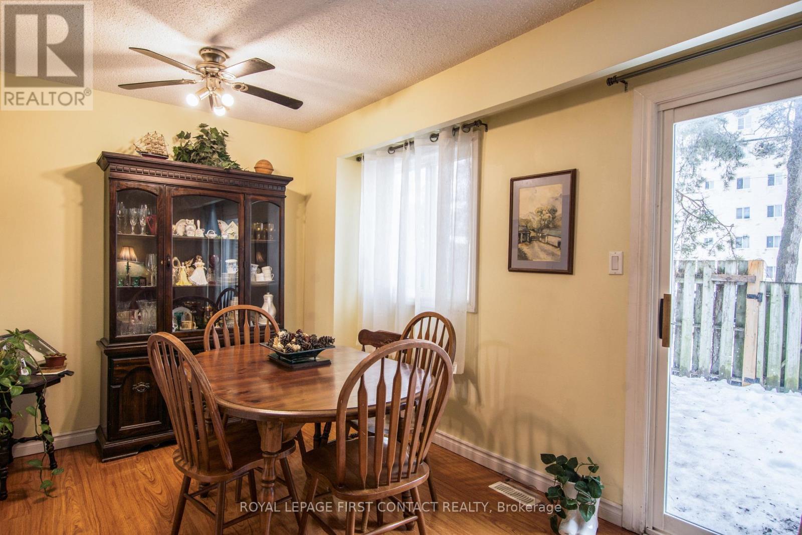 












4 - 261 ROSE STREET

,
Barrie,




Ontario
L4M2V3

