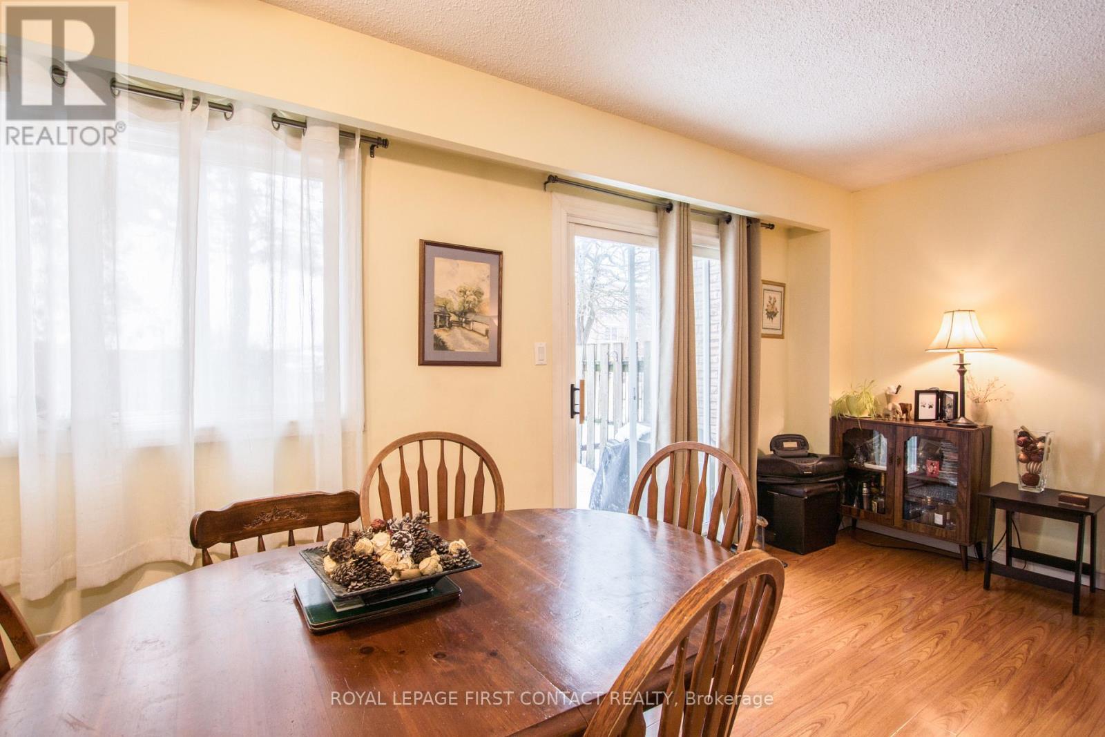 












4 - 261 ROSE STREET

,
Barrie,




Ontario
L4M2V3

