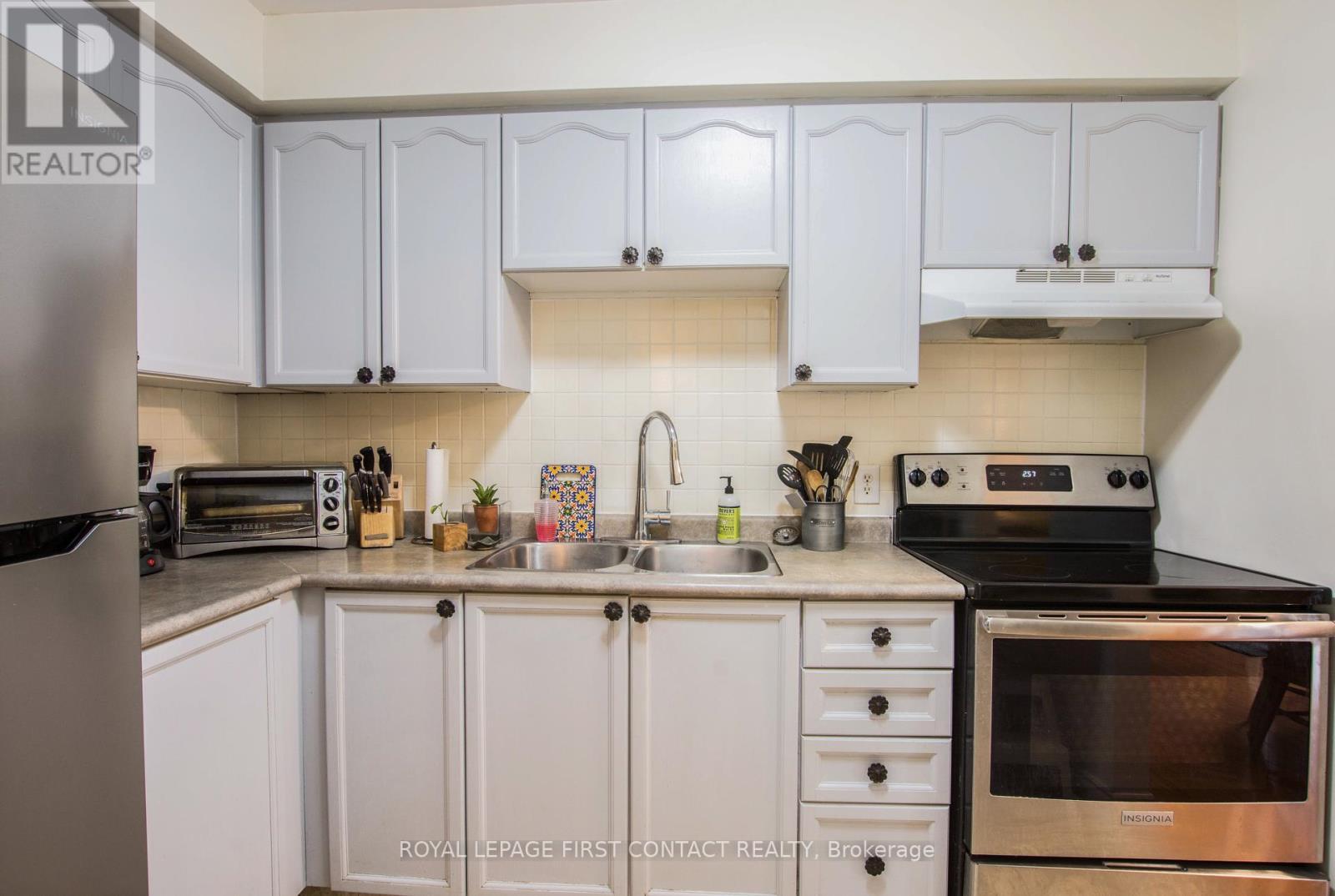 












4 - 261 ROSE STREET

,
Barrie,




Ontario
L4M2V3

