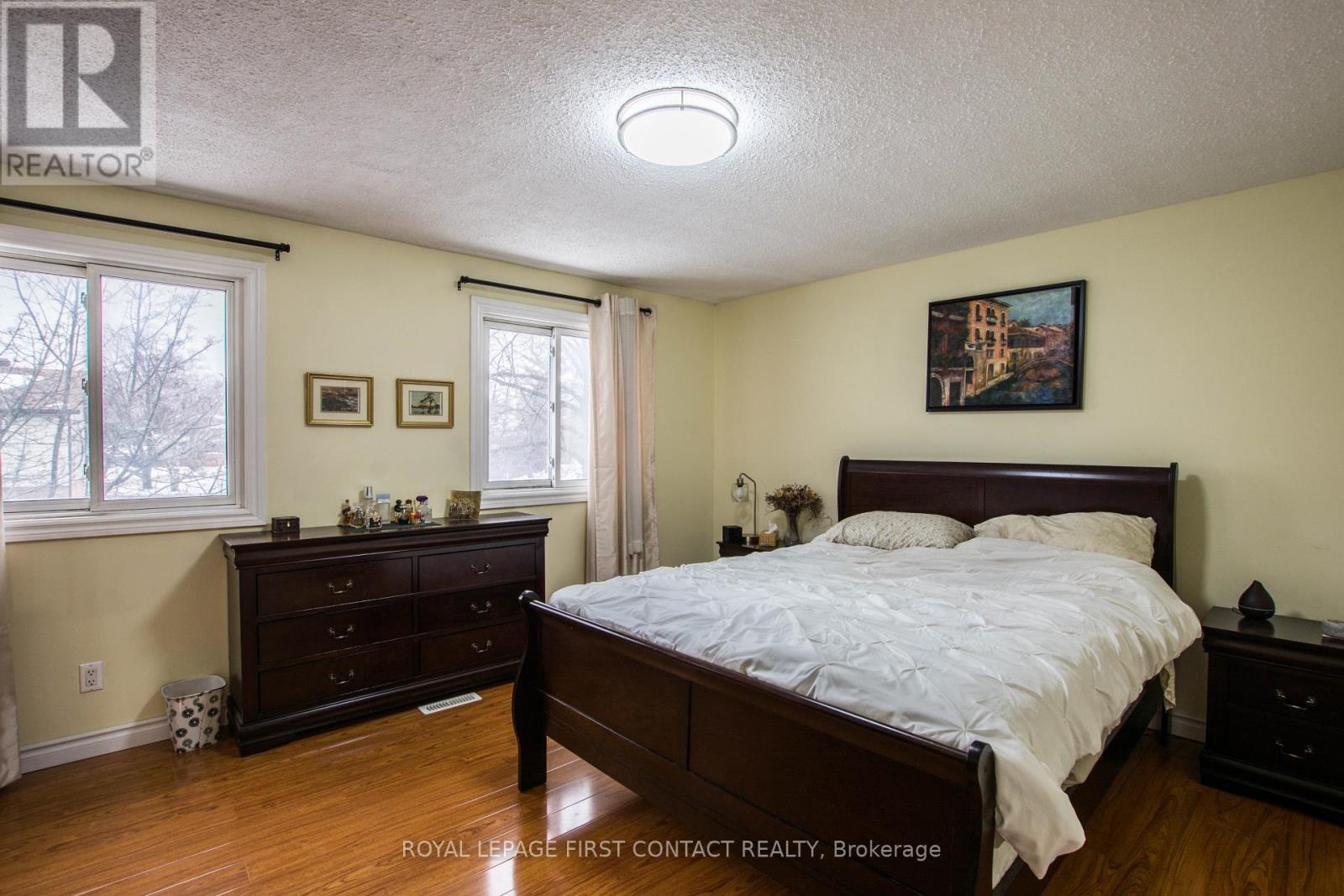 












4 - 261 ROSE STREET

,
Barrie,




Ontario
L4M2V3

