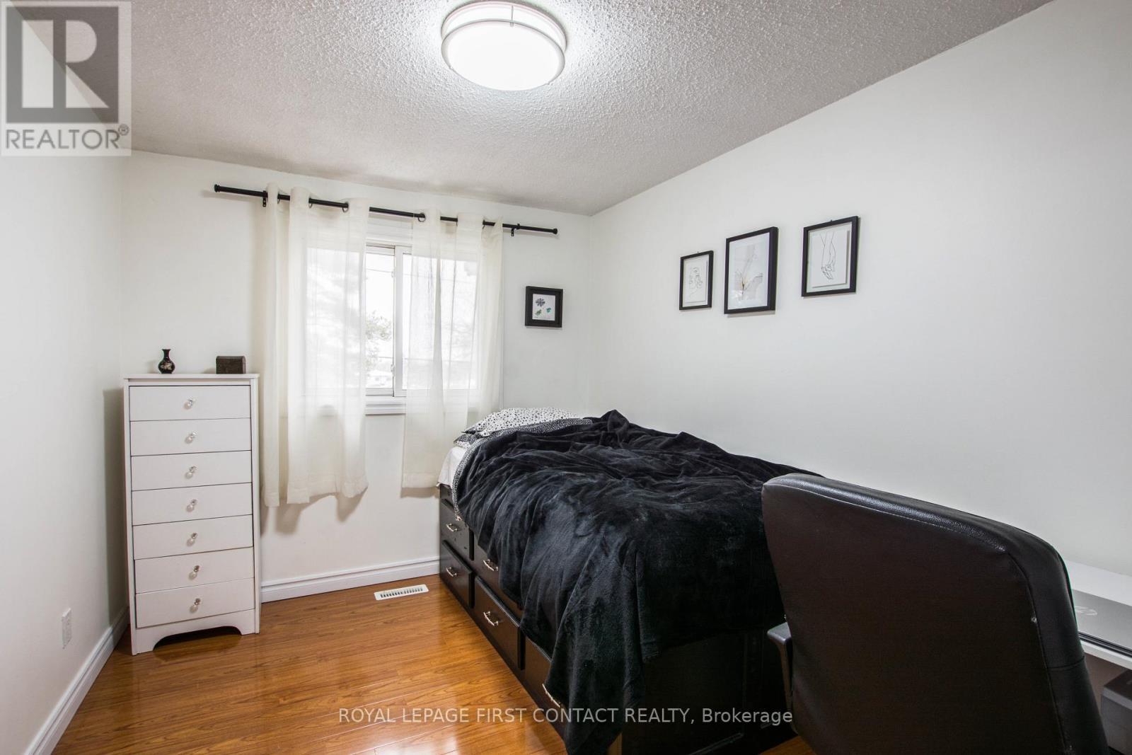 












4 - 261 ROSE STREET

,
Barrie,




Ontario
L4M2V3

