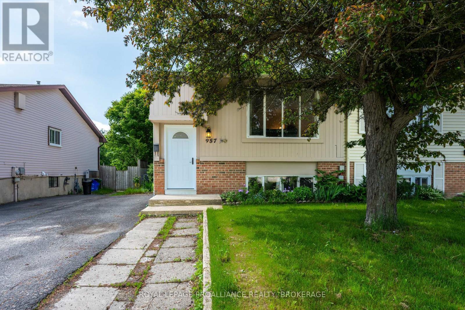 












957 OLD COLONY ROAD

,
Kingston (North of Taylor-Kidd Blvd),




Ontario
K7P1H5

