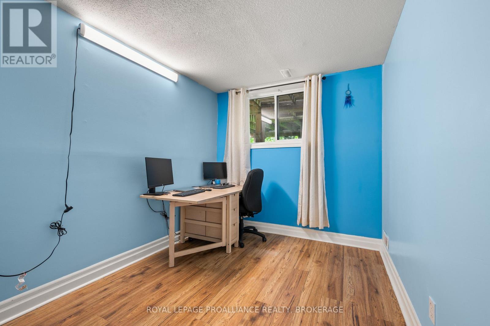 












957 OLD COLONY ROAD

,
Kingston (North of Taylor-Kidd Blvd),




Ontario
K7P1H5

