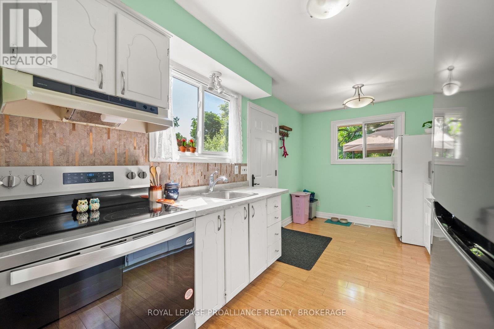 












957 OLD COLONY ROAD

,
Kingston (North of Taylor-Kidd Blvd),




Ontario
K7P1H5

