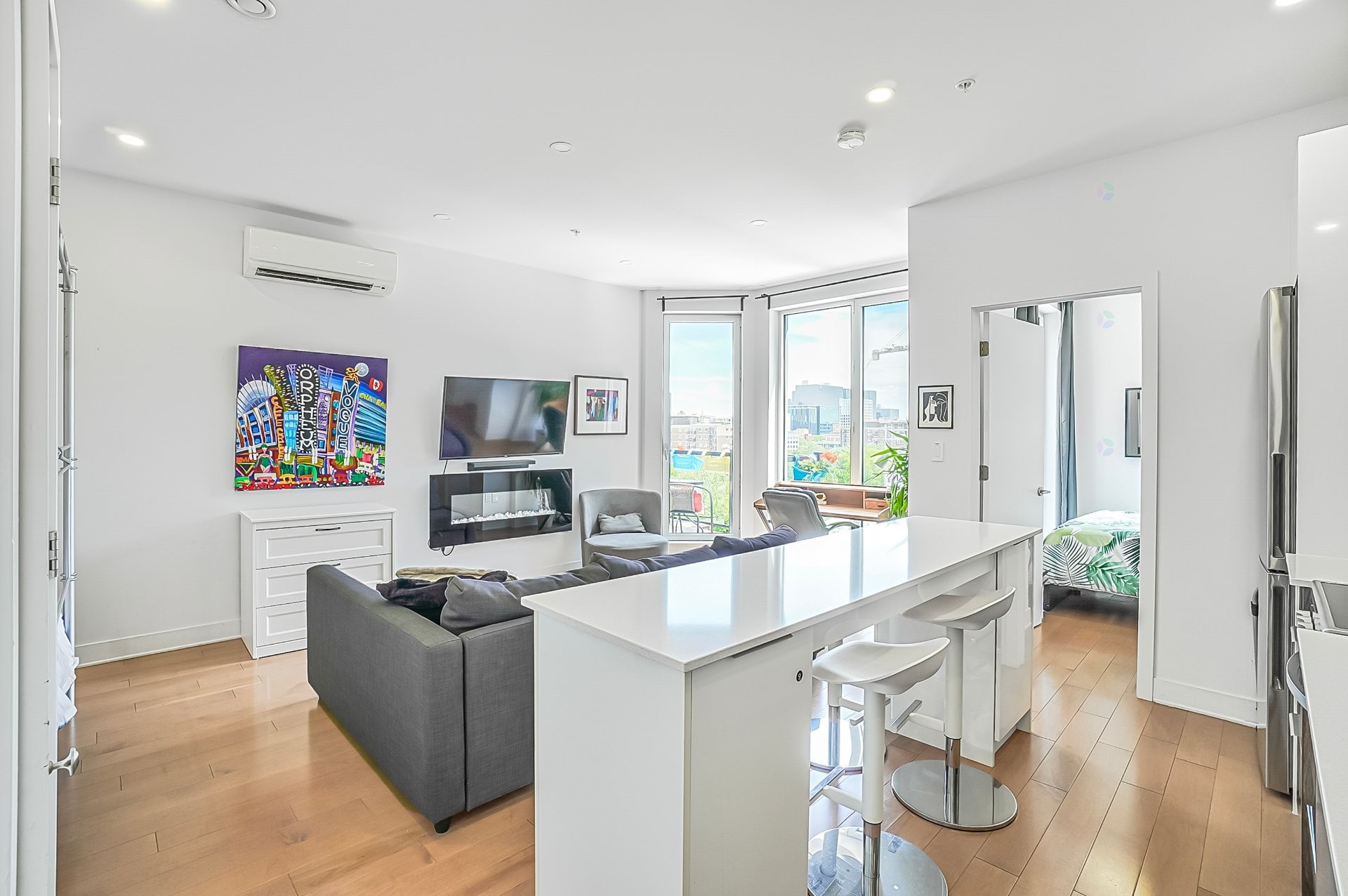 









2100


Boul. St-Laurent

, PH4,
Montréal (Ville-Marie),




QC
H2X0E4

