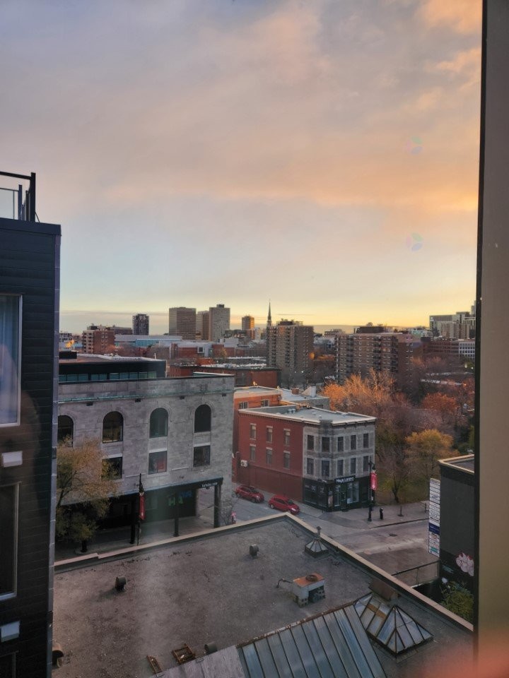 









2100


Boul. St-Laurent

, PH4,
Montréal (Ville-Marie),




QC
H2X0E4

