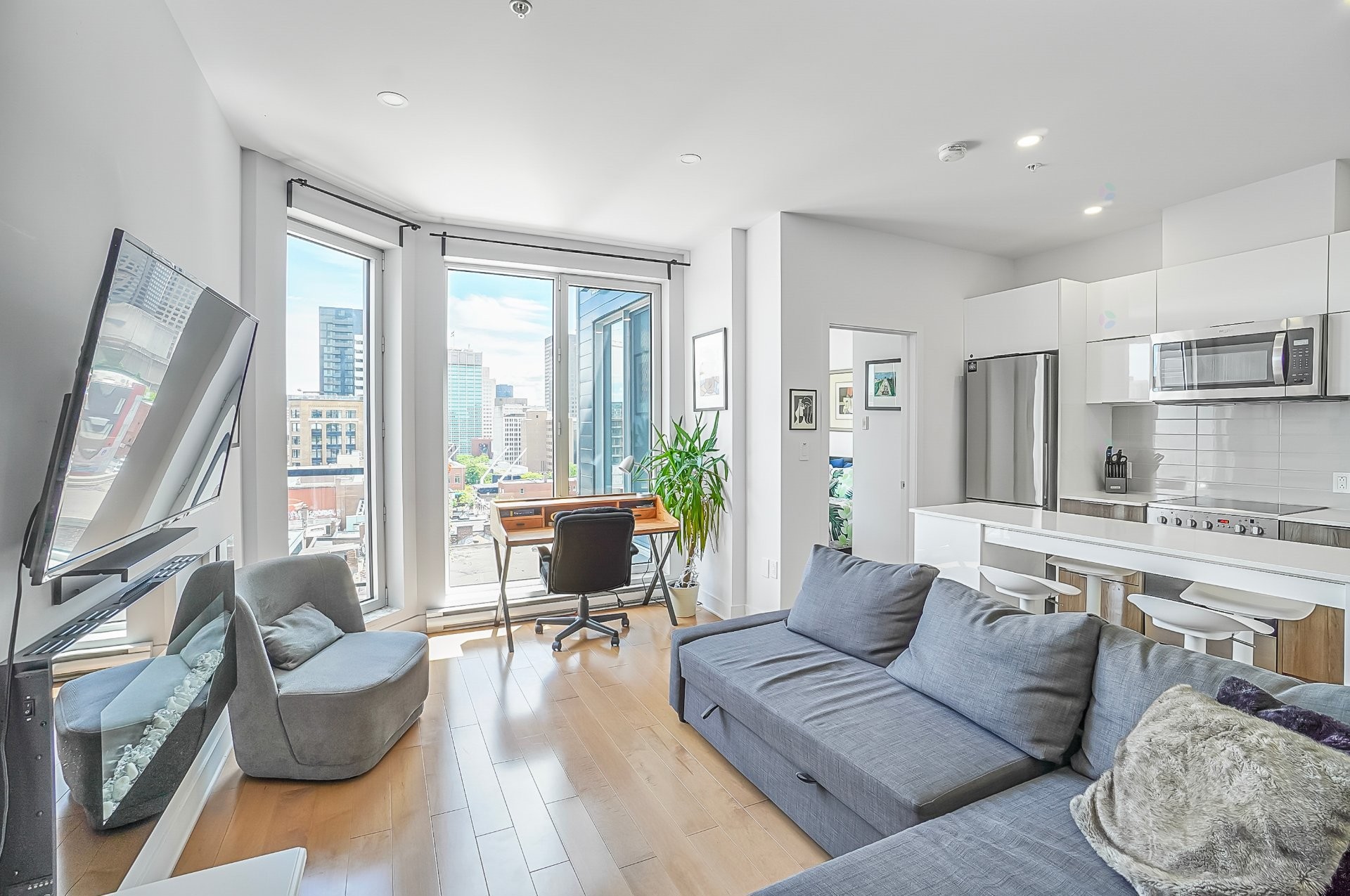 









2100


Boul. St-Laurent

, PH4,
Montréal (Ville-Marie),




QC
H2X0E4

