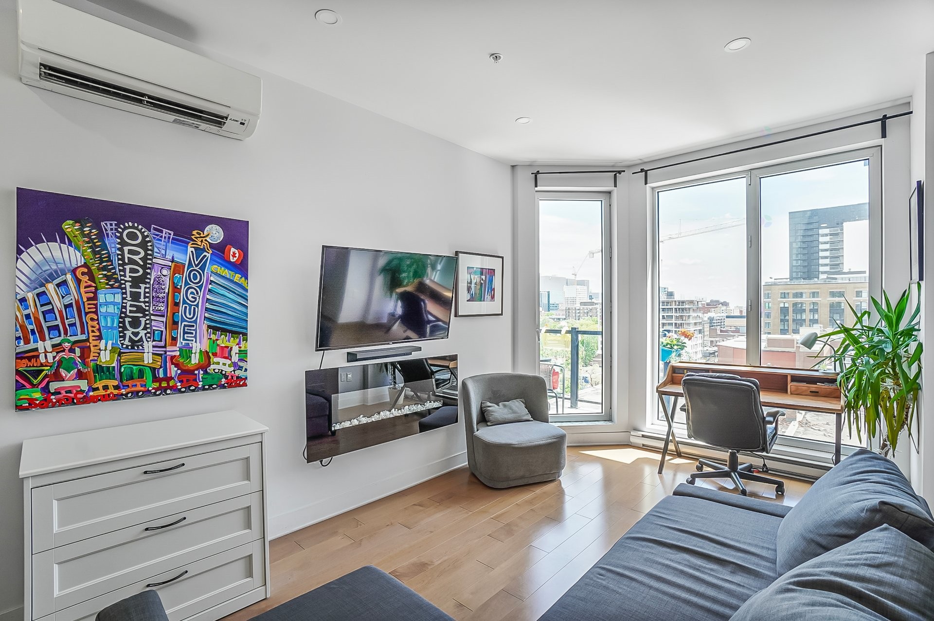 









2100


Boul. St-Laurent

, PH4,
Montréal (Ville-Marie),




QC
H2X0E4

