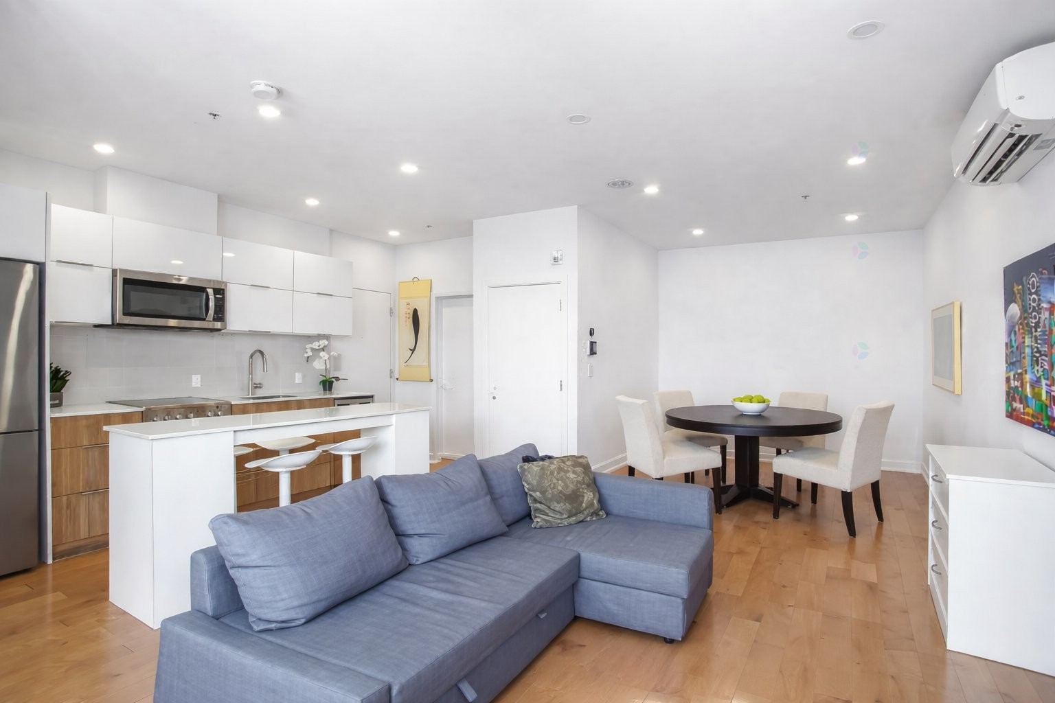 









2100


Boul. St-Laurent

, PH4,
Montréal (Ville-Marie),




QC
H2X0E4


