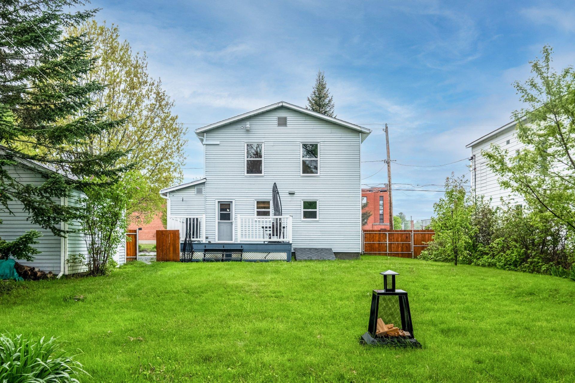 









350


Rue St-Pierre

,
Magog,




QC
J1X3A5

