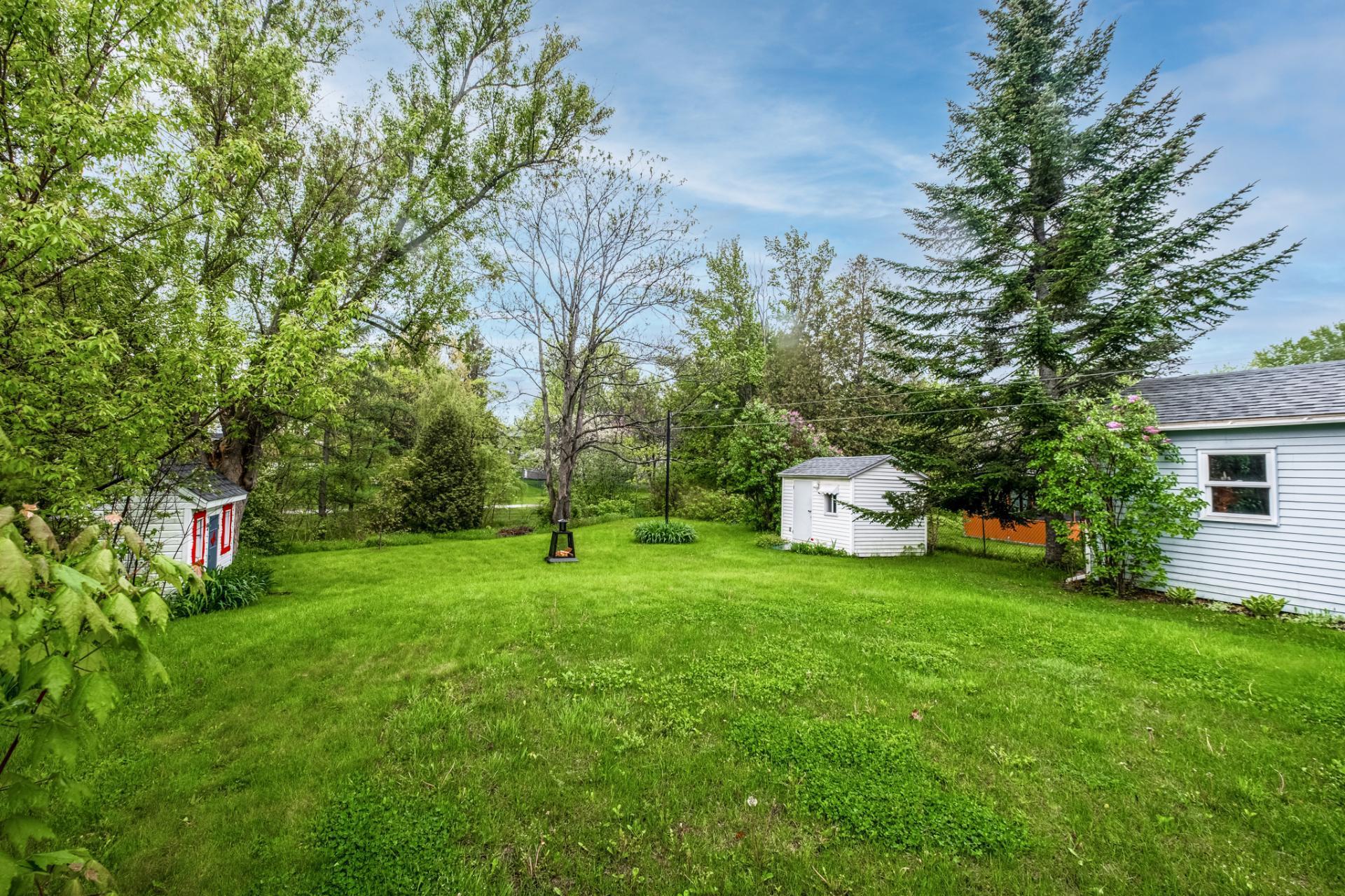









350


Rue St-Pierre

,
Magog,




QC
J1X3A5


