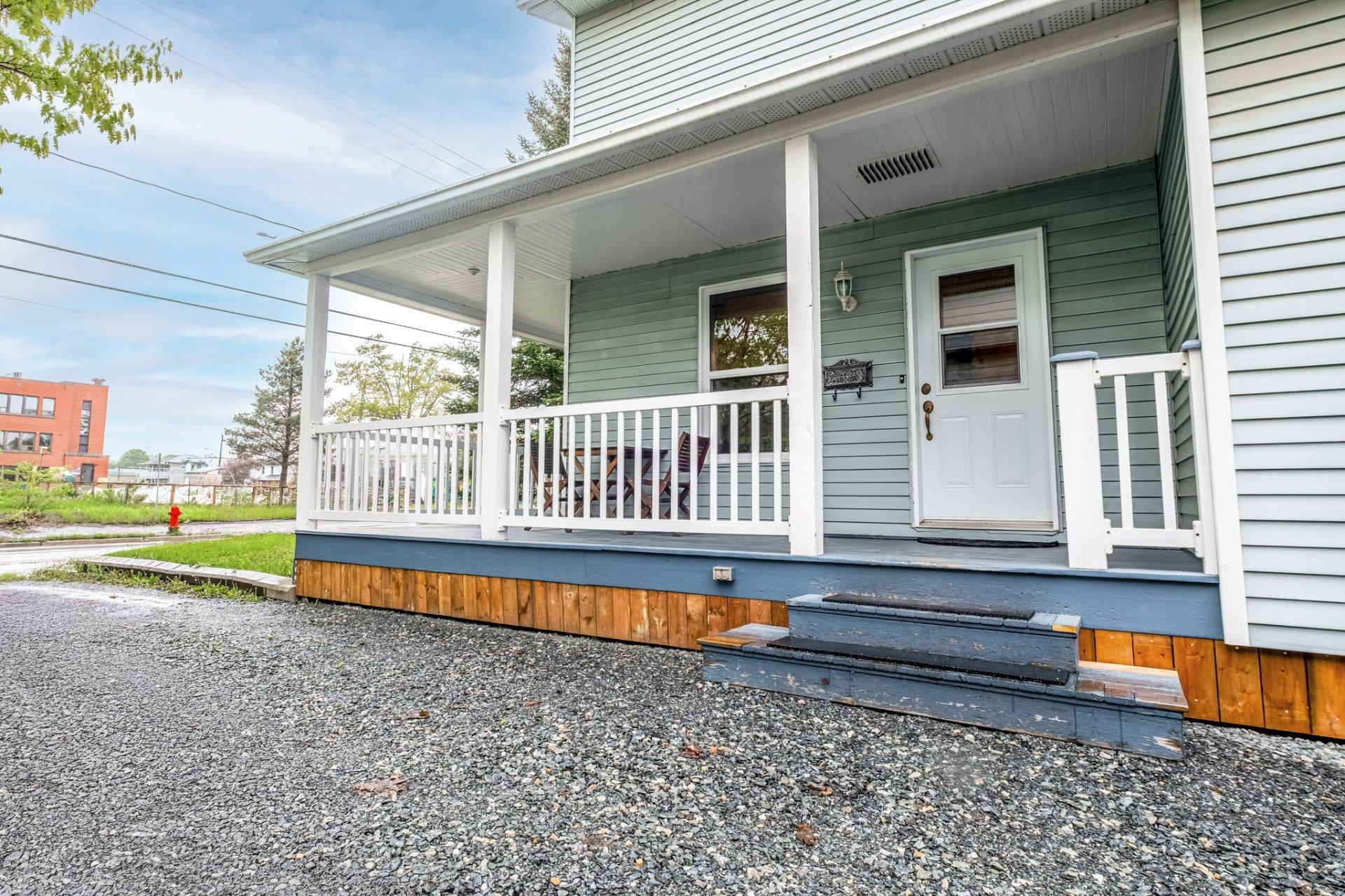 









350


Rue St-Pierre

,
Magog,




QC
J1X3A5

