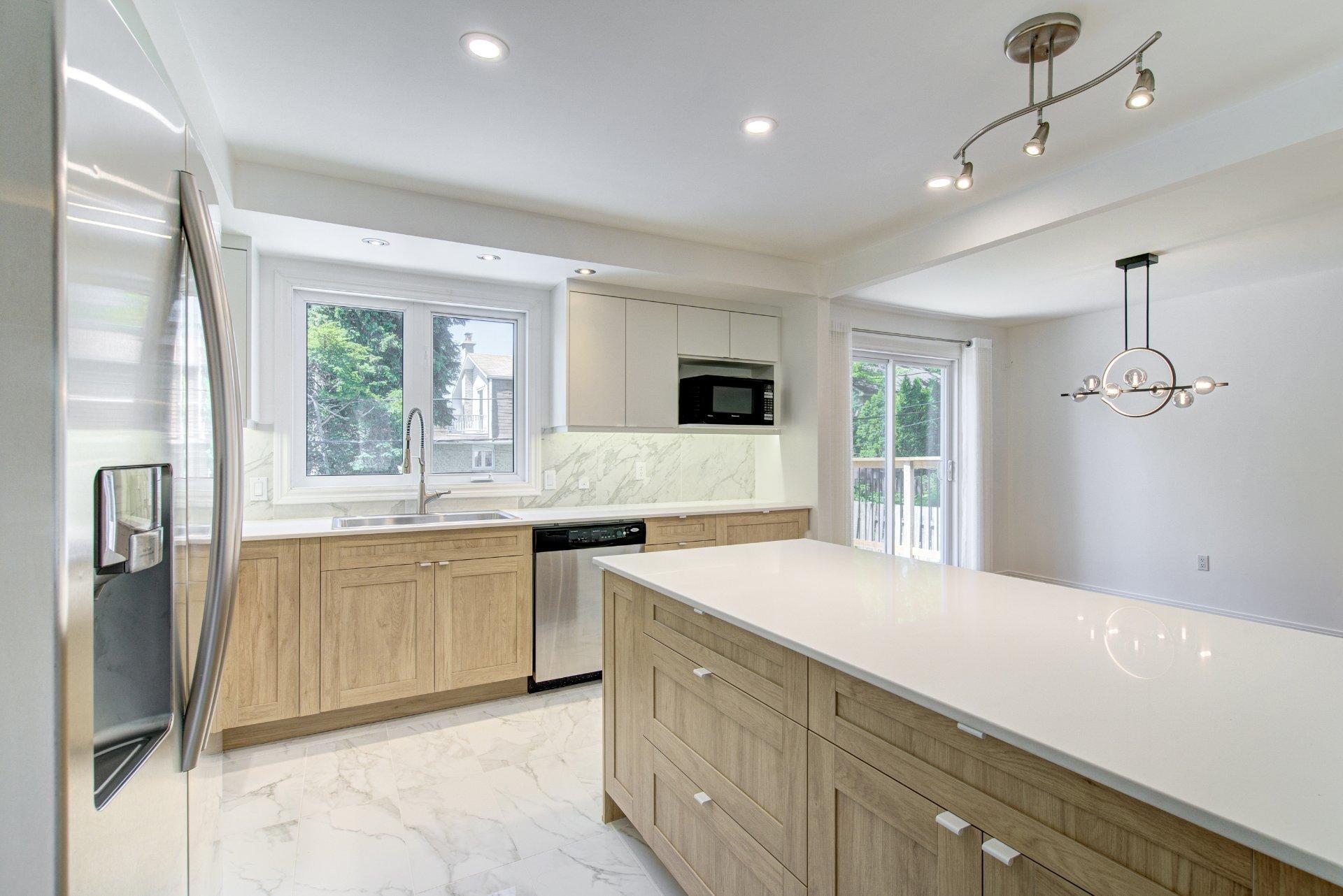 









8500


Av. Saguenay

,
Brossard,




QC
J4X1M6

