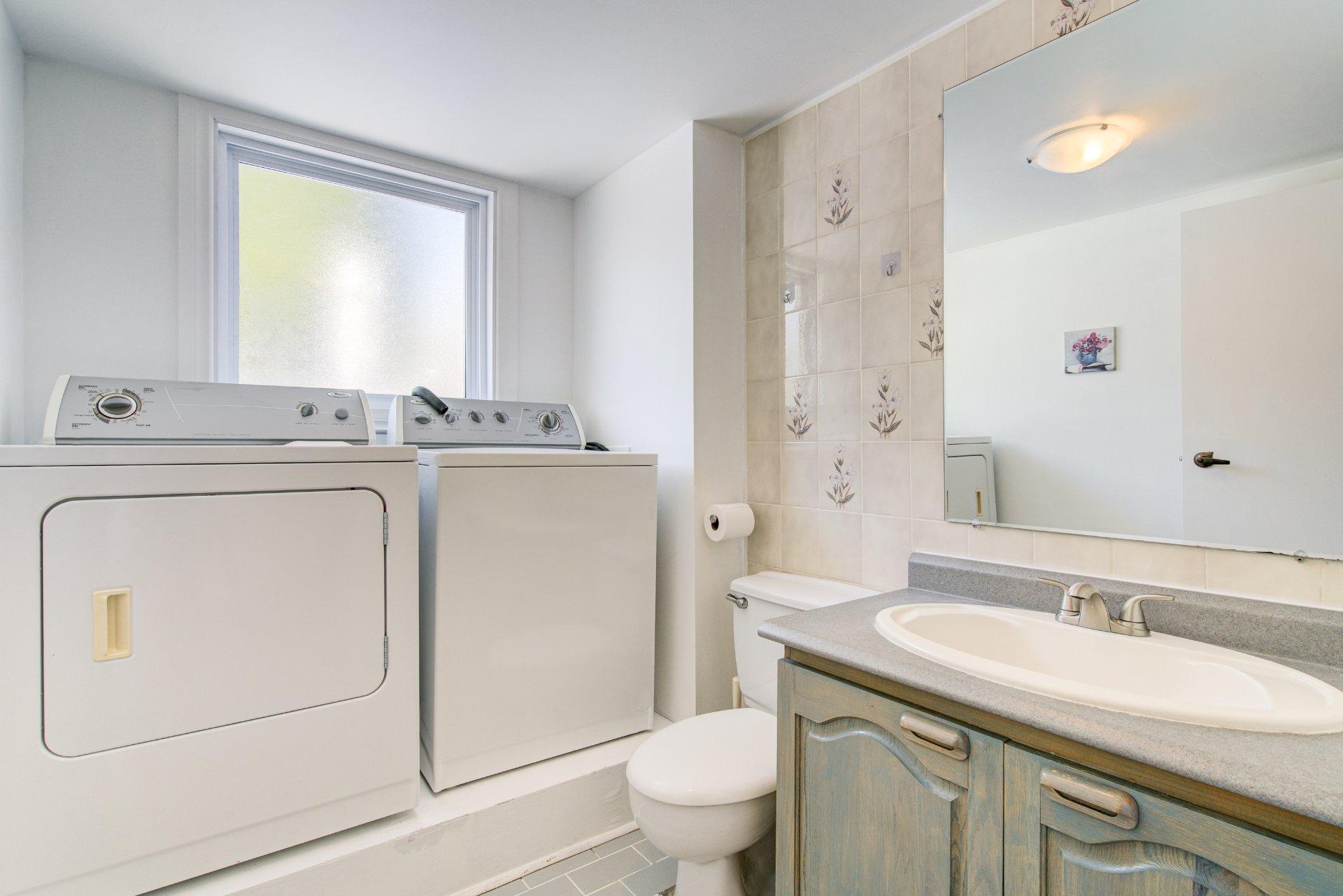 









8500


Av. Saguenay

,
Brossard,




QC
J4X1M6

