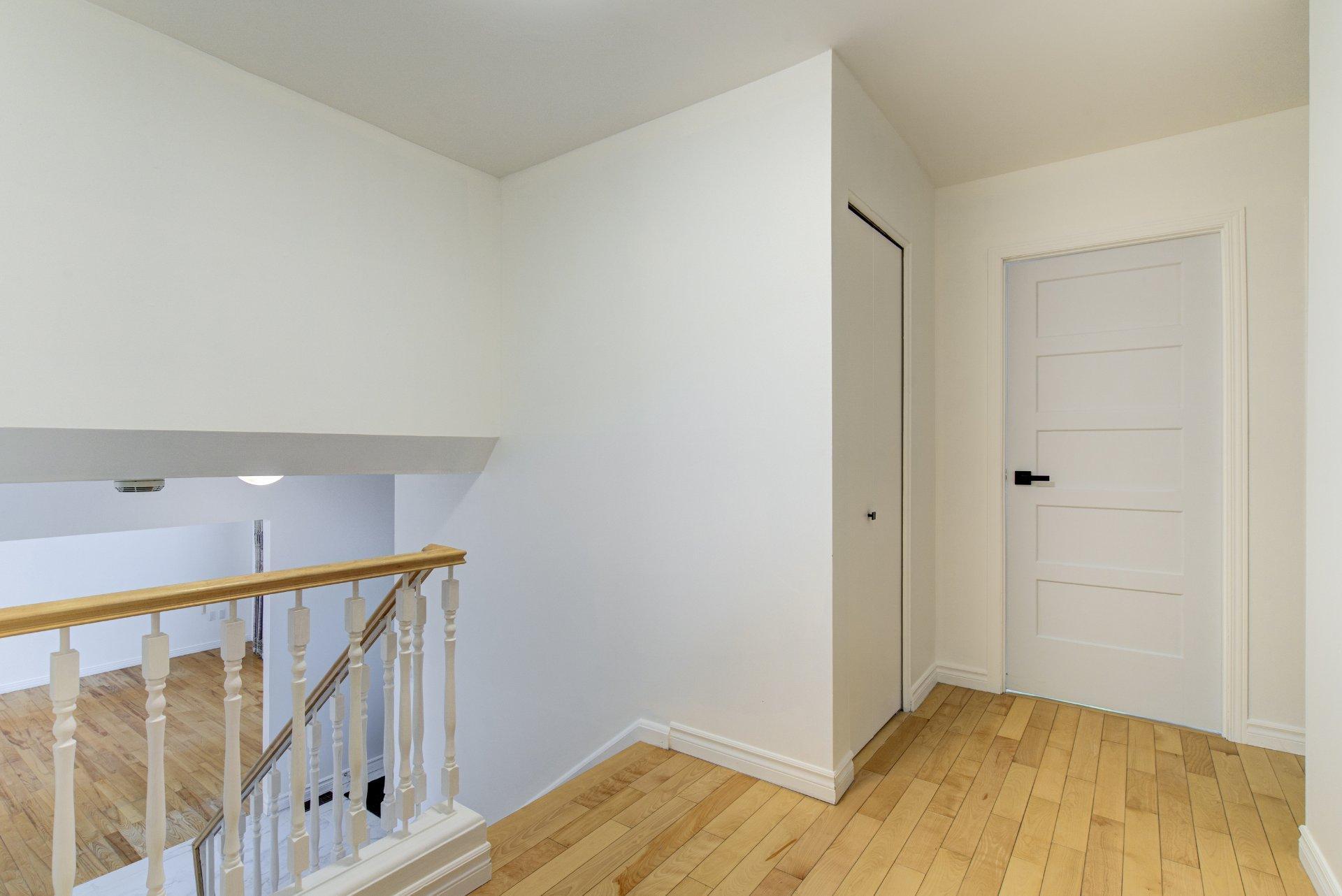 









8500


Av. Saguenay

,
Brossard,




QC
J4X1M6

