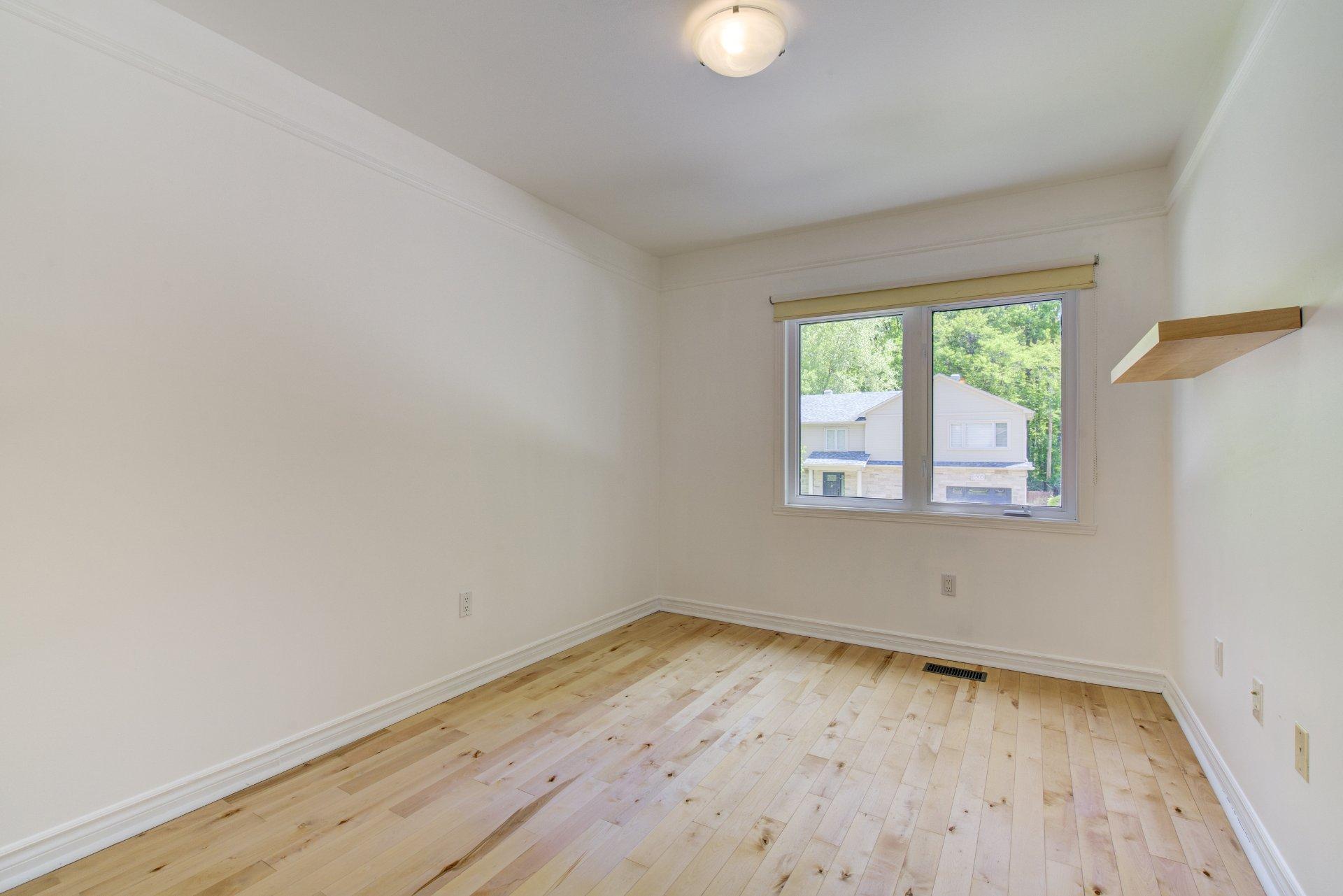 









8500


Av. Saguenay

,
Brossard,




QC
J4X1M6

