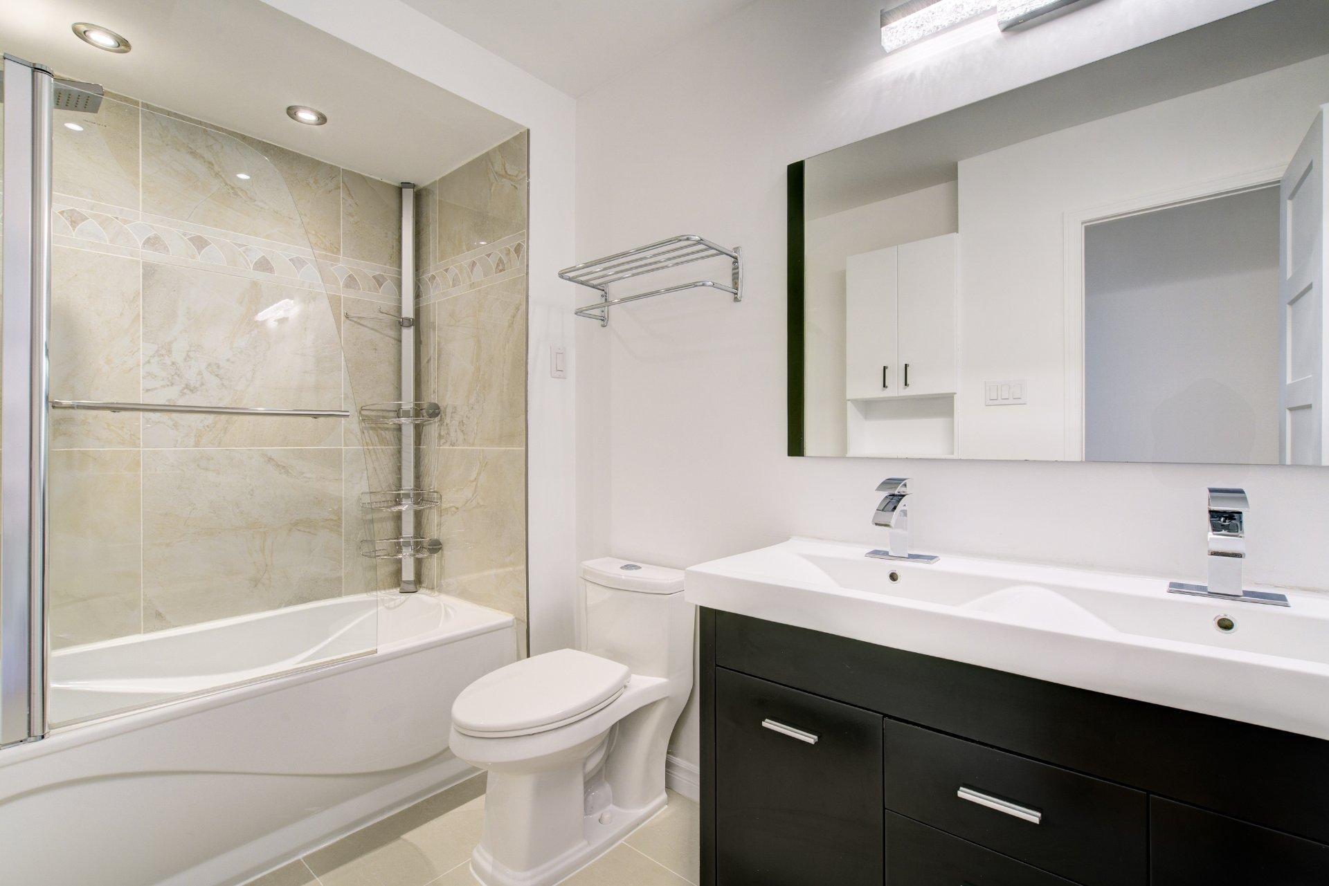 









8500


Av. Saguenay

,
Brossard,




QC
J4X1M6

