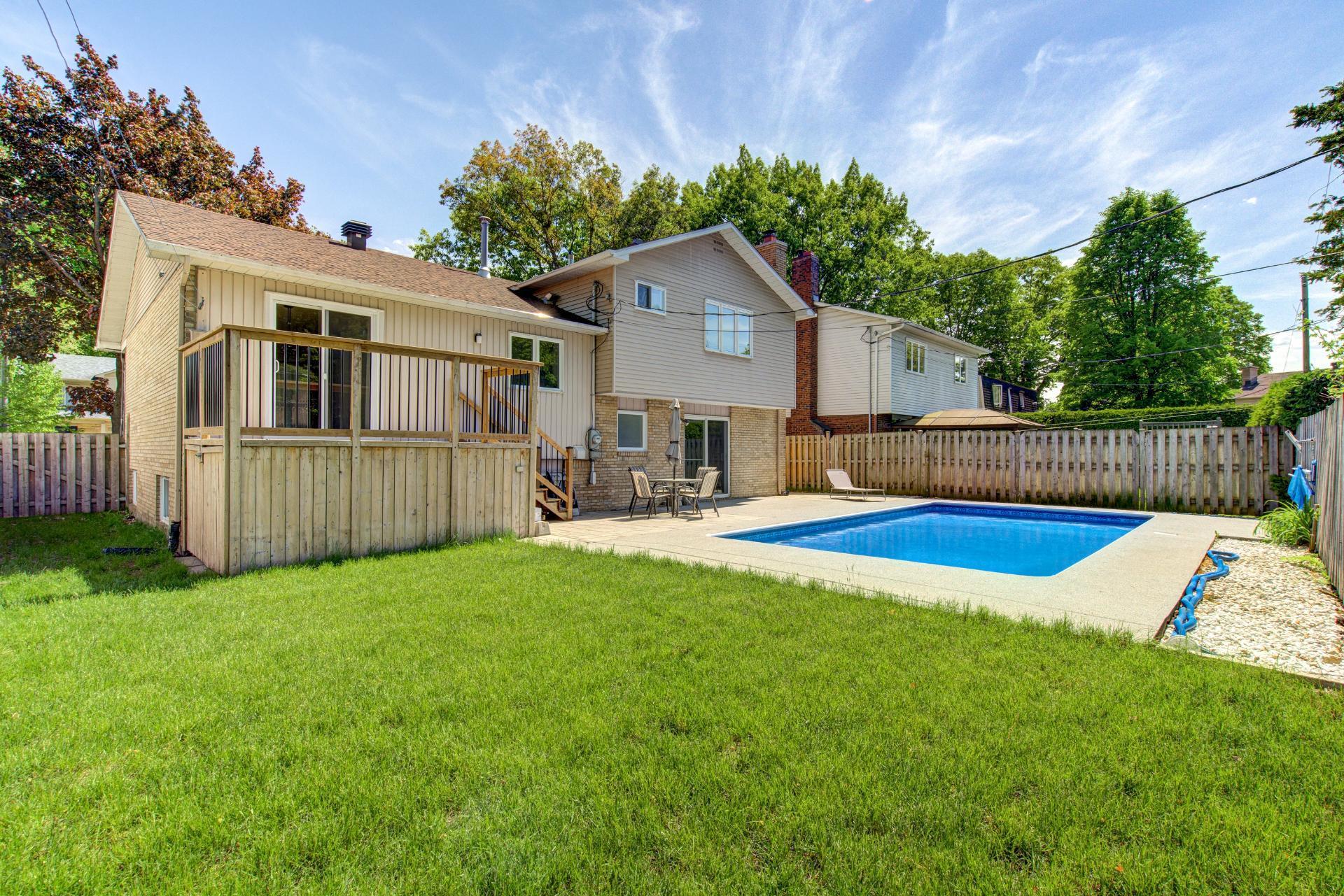









8500


Av. Saguenay

,
Brossard,




QC
J4X1M6

