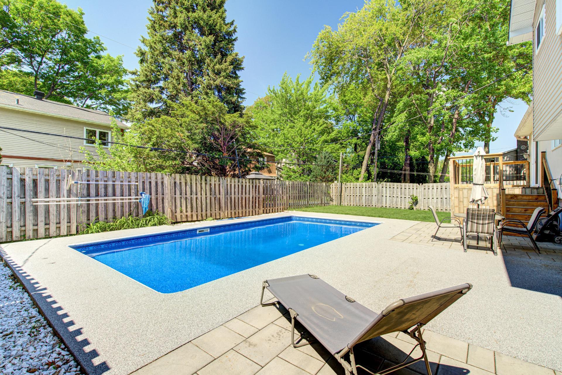 









8500


Av. Saguenay

,
Brossard,




QC
J4X1M6

