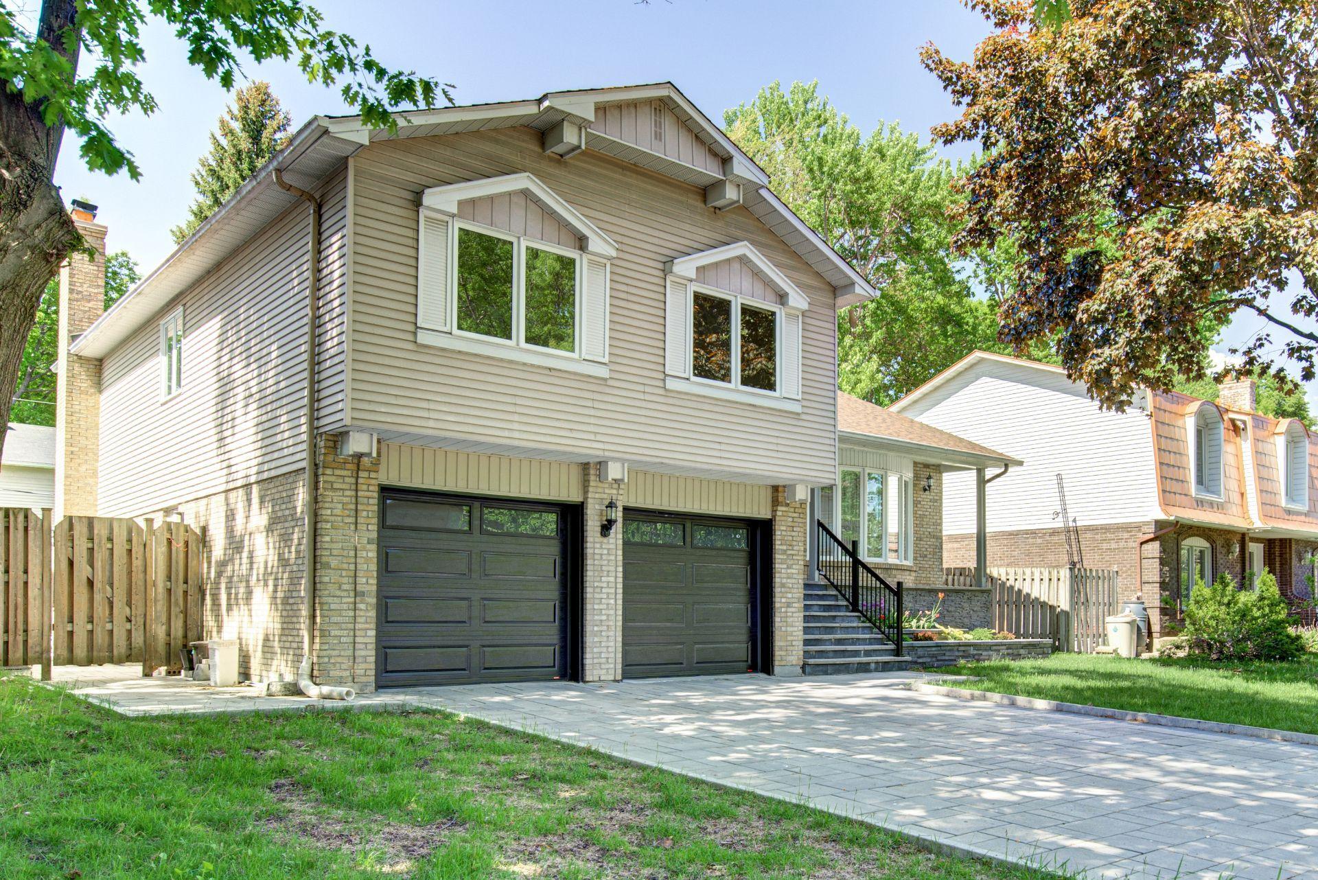 









8500


Av. Saguenay

,
Brossard,




QC
J4X1M6

